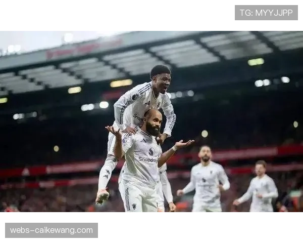 伯恩茅斯疯抢战术贴身逼抢如地铁高峰，制造高效率进攻机会